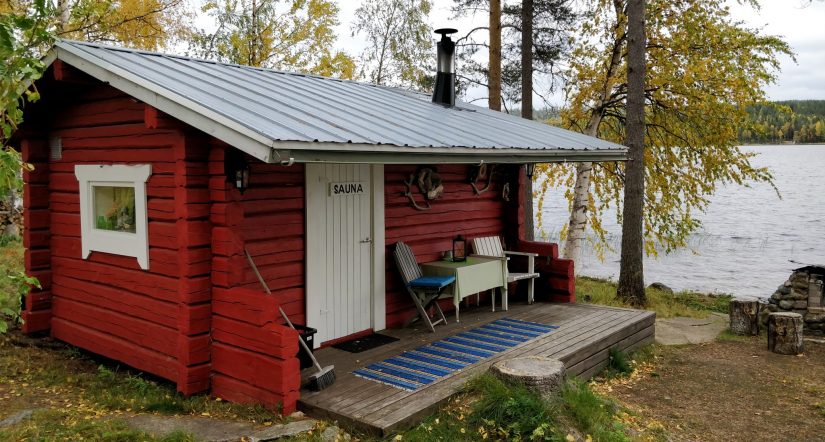 The Reindeer Lake Resort's second beach sauna on the shore of Lake  Puolamajärvi - Reindeer Lake Resort – Lapland Finland